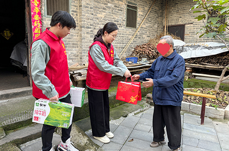 2024年公益志愿者慰問殘疾人家庭